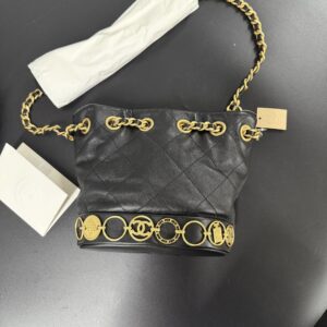 CHANEL 全新徽章水桶(21743)
