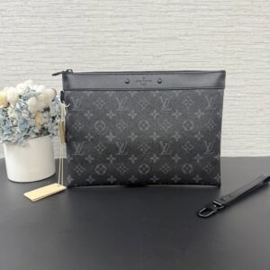 LOUIS VUITTON 全新pocketed to go手拿包(23312)