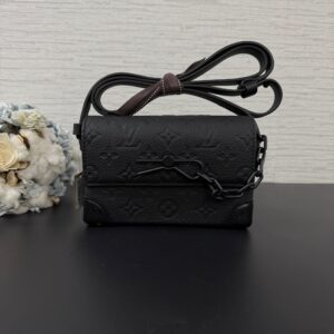 LOUIS VUITTON soblack 黑壓紋Trunk(23810)