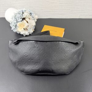 LOUIS VUITTON 黑壓紋腰包胸口包(23784)