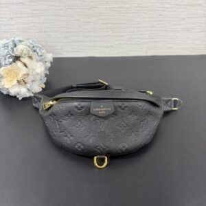 LOUIS VUITTON 壓紋腰包胸口包(23664)