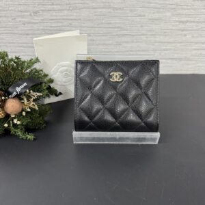 CHANEL 全新對折荔枝短夾黑金(20828)