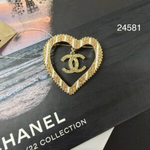 CHANEL 全新愛心簍空雙Ｃ胸針(24581)