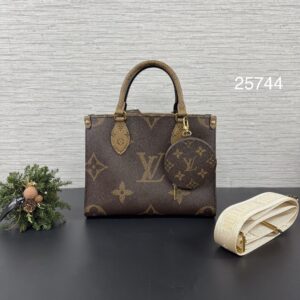 LOUIS VUITTON  on the goPM寬背帶(25744)