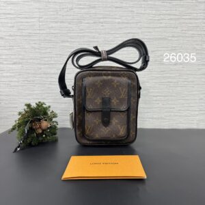 LOUIS VUITTON 豎版老花相機包(26035)