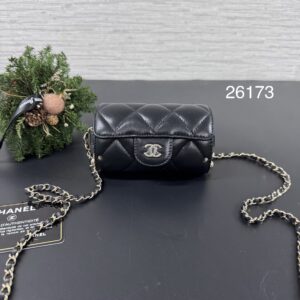 Chanel 全新黑金雙金球口紅包(26173)