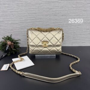 CHANEL 水鑽logo手柄口蓋 (26369)