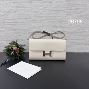 HERMES Constance Togo奶昔白(26796)