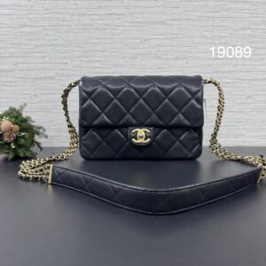 CHANEL 全新24C三鏈黑金口蓋包
(19089)