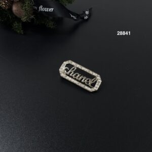 CHANEL 鏤空手寫文字邊框胸針(28841)