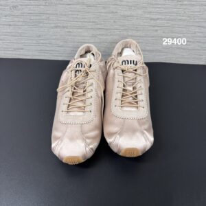 Miu Miu 全新Plume粉色綢緞芭蕾舞休閒運動鞋(29400)