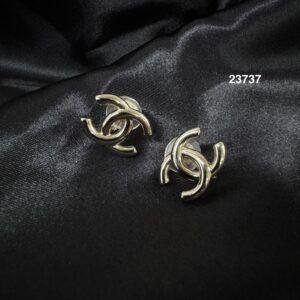 CHANEL 全新經典雙C LOGO耳夾(29737)