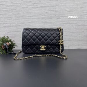 CHANEL 全新雙 C 調節扣黑金口蓋包(29685)