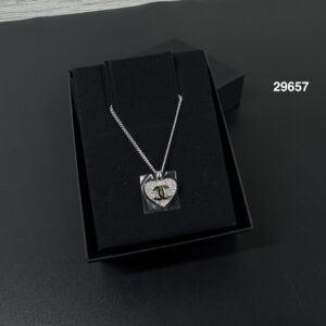 Chanel 全新雙C水鑽鑲嵌愛心項鏈(29657)